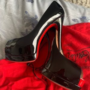 Beautiful Palais Royal 140 Patent Loubs 👠